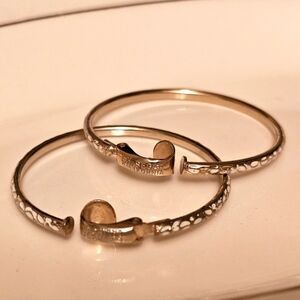 🌰 5/$40 🌰 Vintage LH Segal Gold and White Enamel Clip Hoop Earrings E1P44